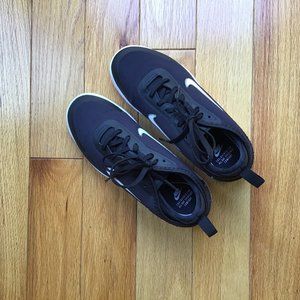 Nike Amixa Sneaker Worn Once